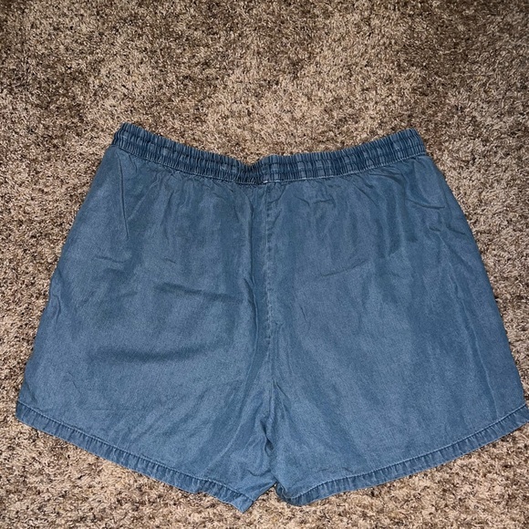 Women’s Elastic Shirts with Pockets - Picture 2 of 2